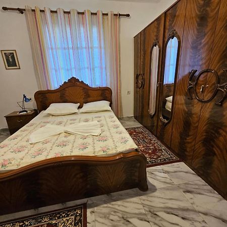 Aira Villa Permet Luaran gambar